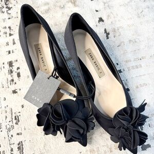 Zara Basic Black Pointed Kitten Heels with Floral Appliqué